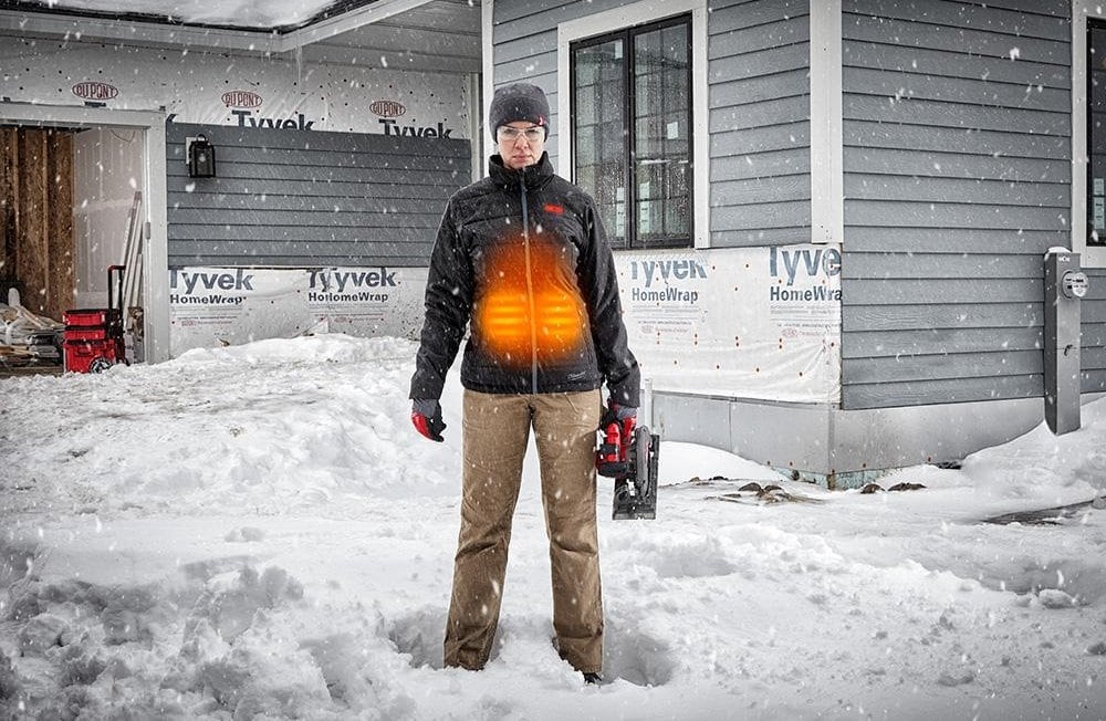 This heated jacket is designed to protect from cold and weather on the jobsite